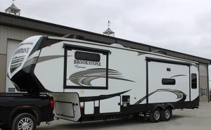 1987 Coachman RV hauling Transporting a 1987 Coachman RV.