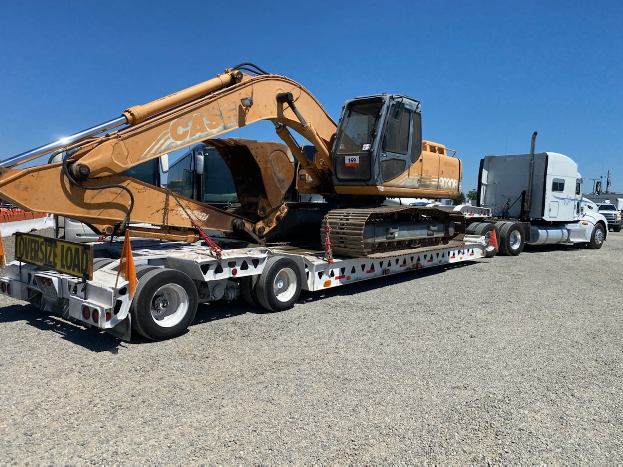 Transporting a case with a removable gooseneck trailer.