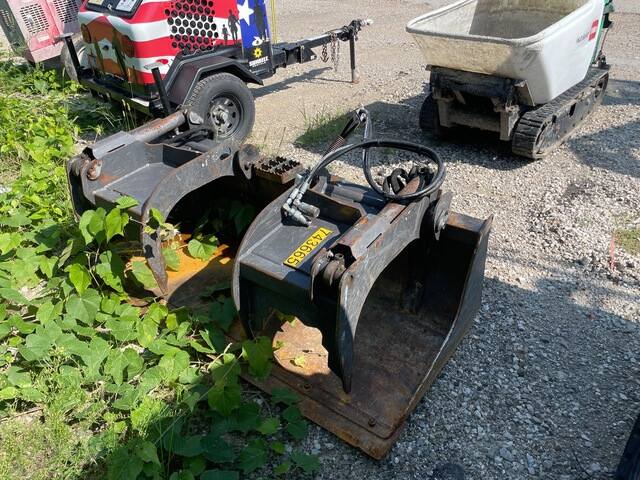 Bobcat Carriage, Grapple, and dump buckets Heavy Equipment Transport