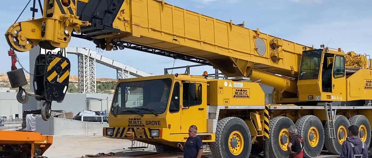 Bulk Handling Crane Transport and Hauling