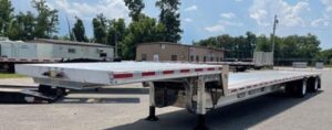 Drop deck trailer with lowered middle section