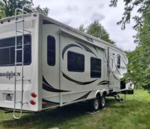 Heartland Bighorn fifth-wheel camper transport.