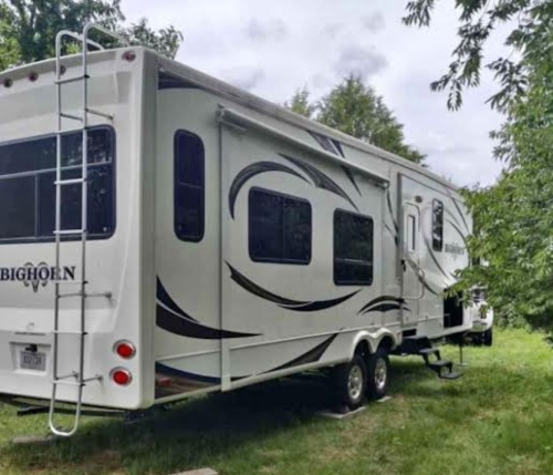 Heartland Bighorn fifth-wheel camper transport.