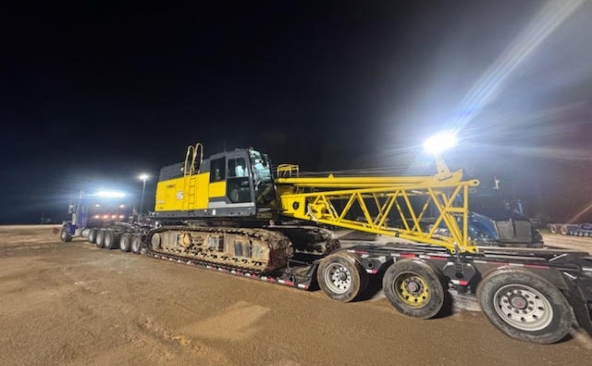 Hauling a Kobelco CK1600G-3 hydraulic crawler crane on a RGN trailer.