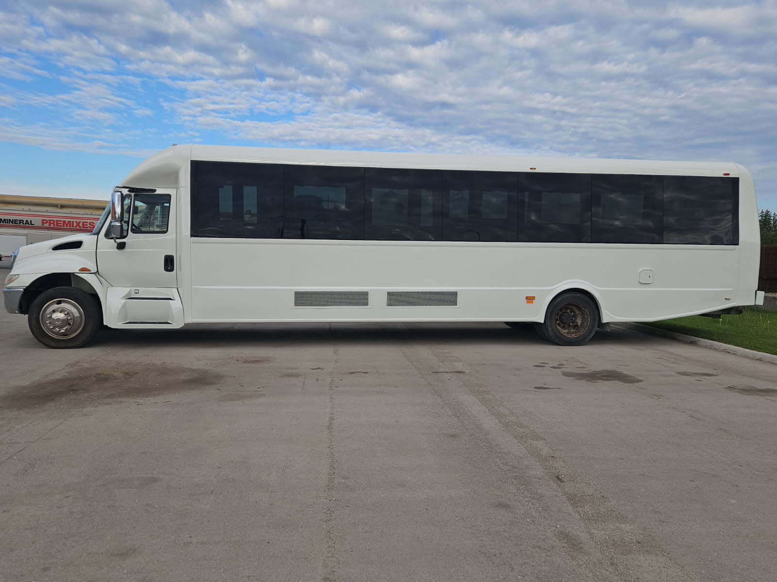 Limo Bus Shipping
