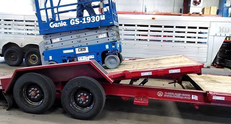 Scissor Lifts Transport Company in Town