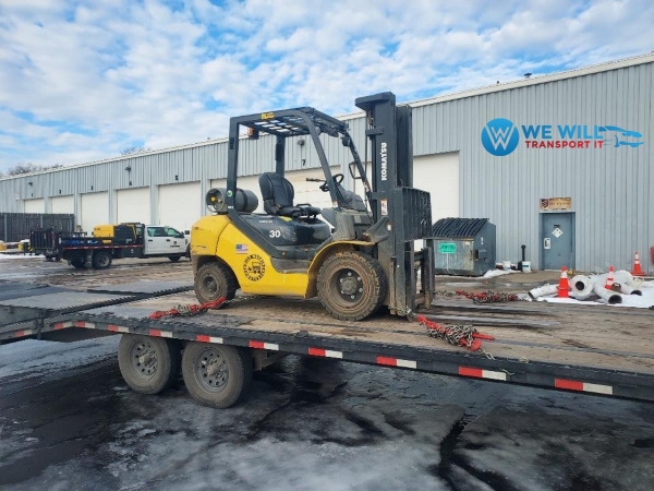 Hauling a Komatsu FG30HT-16 Forklift on a gooseneck flatbed trailer from Milford, Delaware to Lewiston, Idaho.