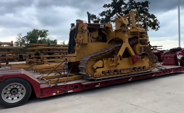 Hauling a Caterpillar D9 Dozer from Naperville, Illinois to Dallas, Texas.